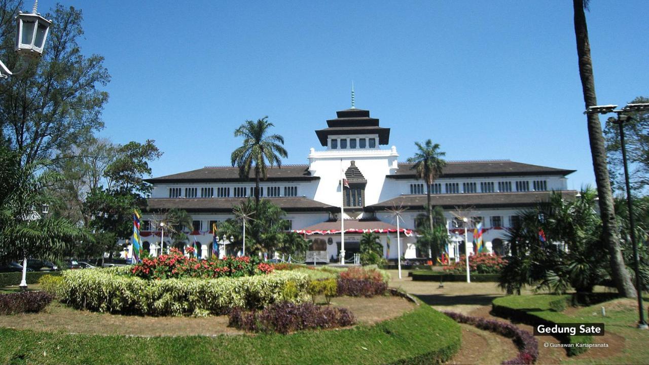 Bantal Guling Trans Hotel Bandung Exterior foto